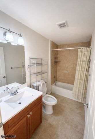 89 Albury Way, North Brunswick Twp., NJ 08902