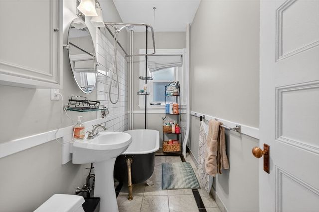 17 Park Vale 4, Brookline, MA 02446
