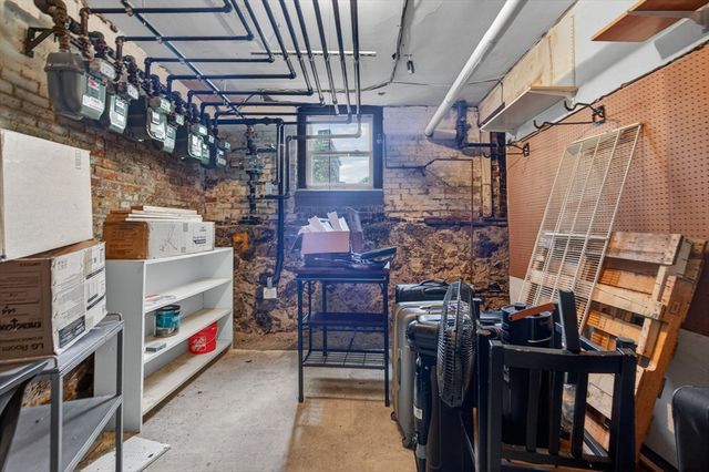 17 Park Vale 4, Brookline, MA 02446