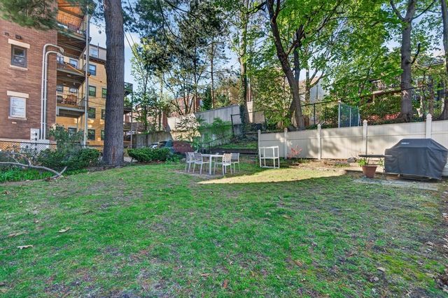 17 Park Vale 4, Brookline, MA 02446