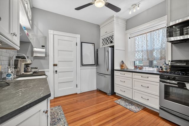 17 Park Vale 4, Brookline, MA 02446