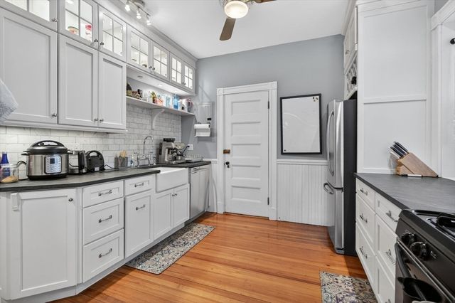 17 Park Vale 4, Brookline, MA 02446