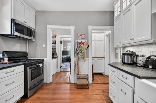 17 Park Vale 4, Brookline, MA 02446