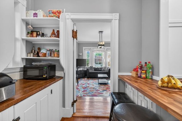 17 Park Vale 4, Brookline, MA 02446