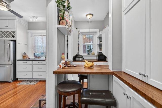17 Park Vale 4, Brookline, MA 02446