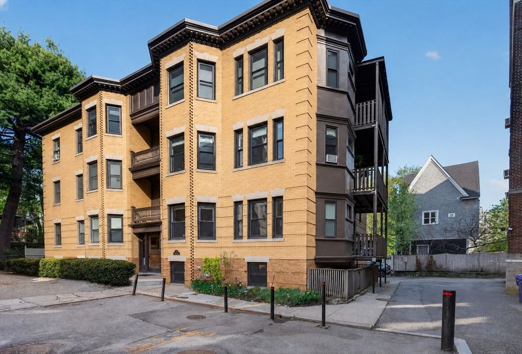 17 Park Vale 4, Brookline, MA 02446