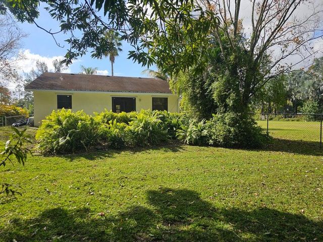 13835 N 49th St Street N, The Acreage, FL 33411