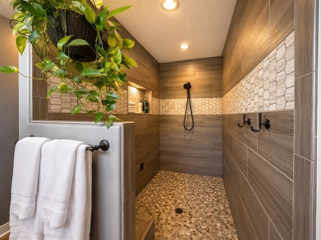 9125 Abram Drive, West Des Moines, IA 50266