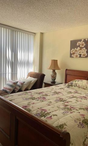 17021 N Bay Road 318, Sunny Isles Beach, FL 33160