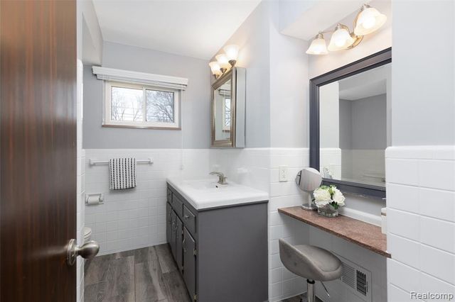 16115 Reedmere Avenue, Franklin, MI 48025