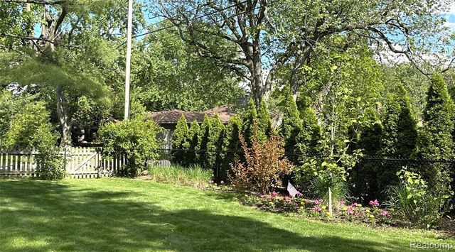 16115 Reedmere Avenue, Franklin, MI 48025