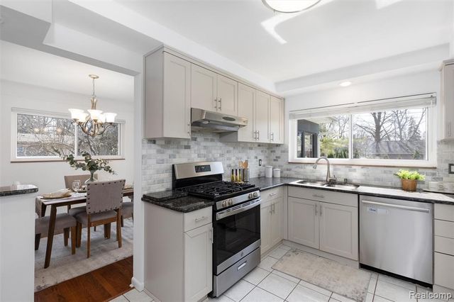 16115 Reedmere Avenue, Franklin, MI 48025