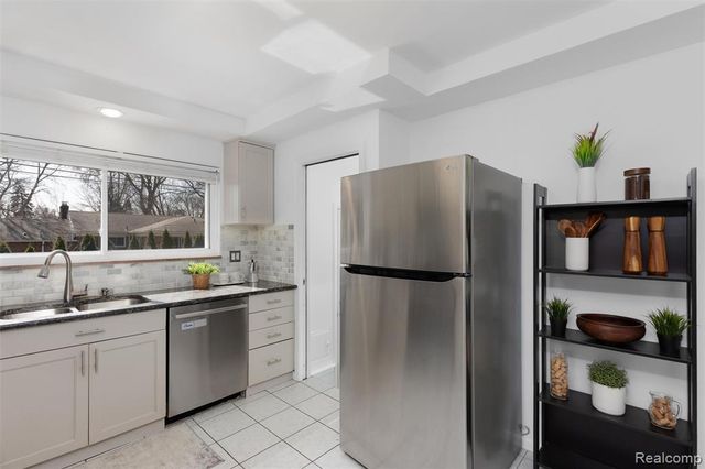 16115 Reedmere Avenue, Franklin, MI 48025