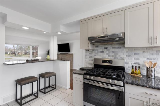 16115 Reedmere Avenue, Franklin, MI 48025