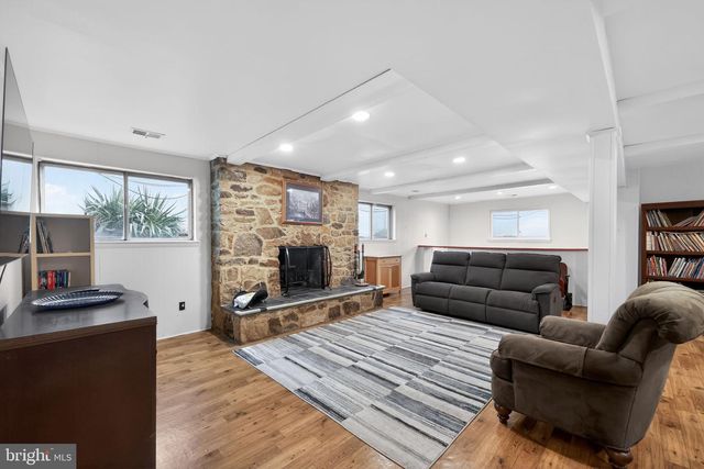 13 PEBBLE LN, Cherry Hill, NJ 08002