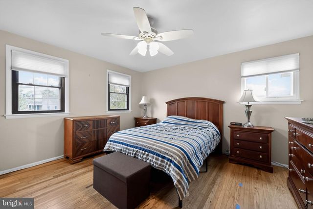 13 PEBBLE LN, Cherry Hill, NJ 08002