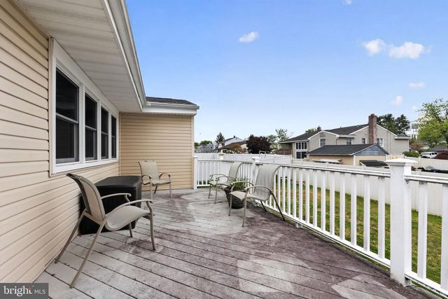 13 PEBBLE LN, Cherry Hill, NJ 08002