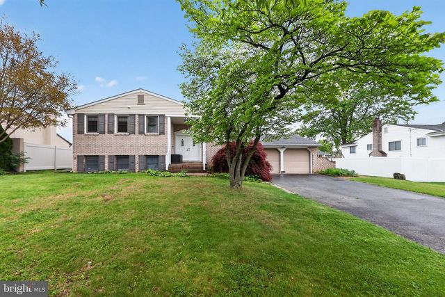 13 PEBBLE LN, Cherry Hill, NJ 08002