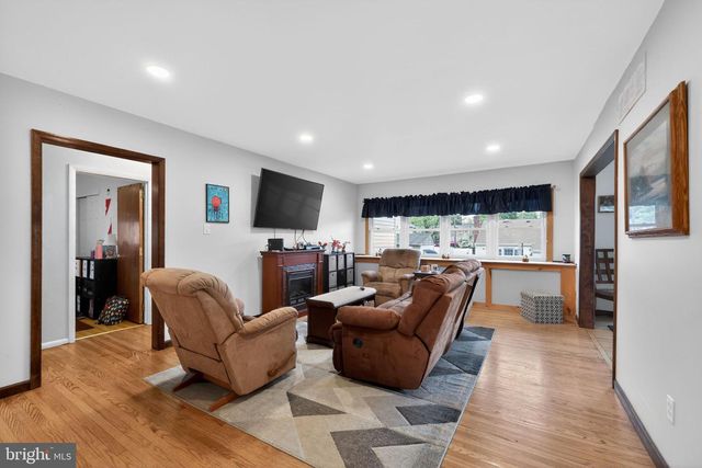 13 PEBBLE LN, Cherry Hill, NJ 08002