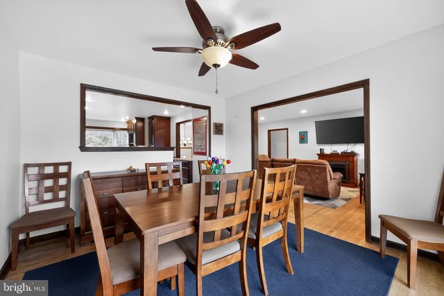 13 PEBBLE LN, Cherry Hill, NJ 08002