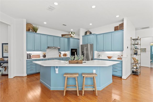 5611 E LONGBOAT BOULEVARD, Tampa, FL 33615