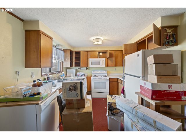 1309 Hawthorne Ave, Reedsport, OR 97467