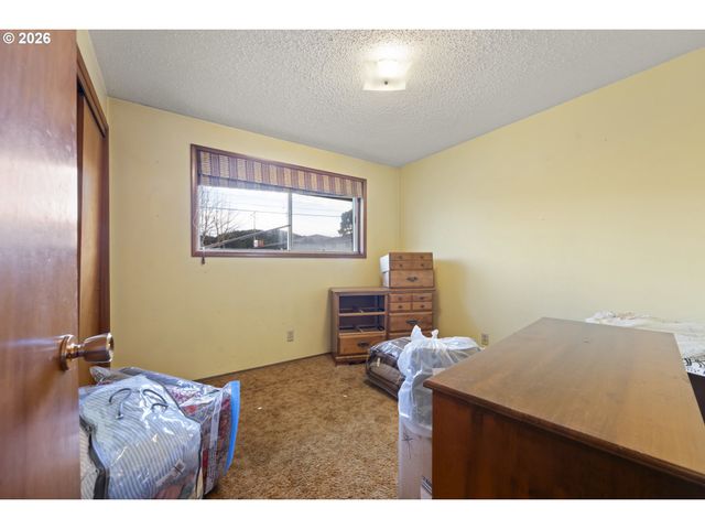 1309 Hawthorne Ave, Reedsport, OR 97467