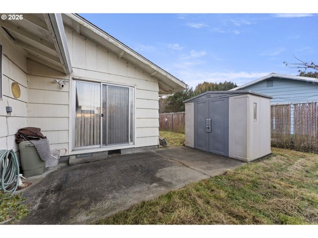 1309 Hawthorne Ave, Reedsport, OR 97467