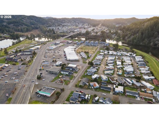 1309 Hawthorne Ave, Reedsport, OR 97467