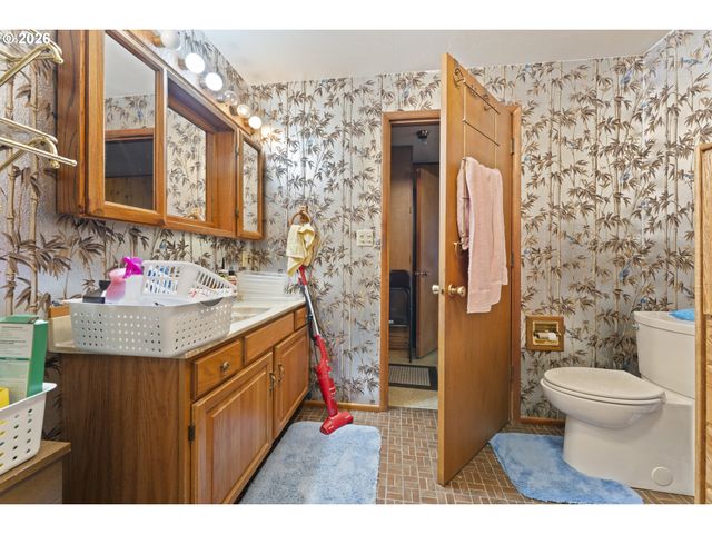 1309 Hawthorne Ave, Reedsport, OR 97467