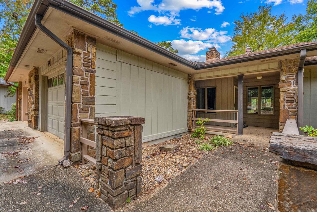 50 Majorca Drive, Hot Springs Village, AR 71909