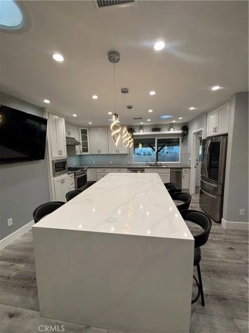 6250 Aura Avenue, Tarzana, CA 91335