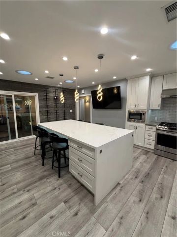 6250 Aura Avenue, Tarzana, CA 91335