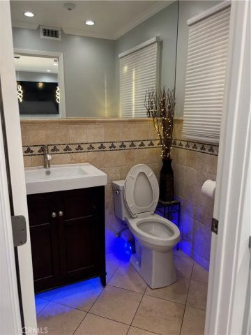 6250 Aura Avenue, Tarzana, CA 91335