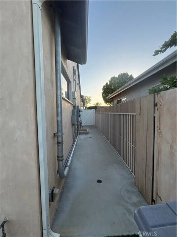 6250 Aura Avenue, Tarzana, CA 91335