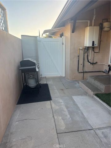 6250 Aura Avenue, Tarzana, CA 91335