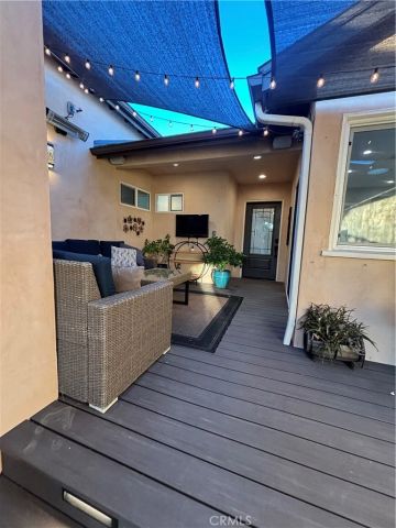 6250 Aura Avenue, Tarzana, CA 91335
