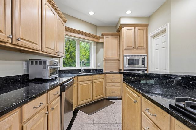 4402 Oak Leaf Court NE, Cedar Rapids, IA 52411