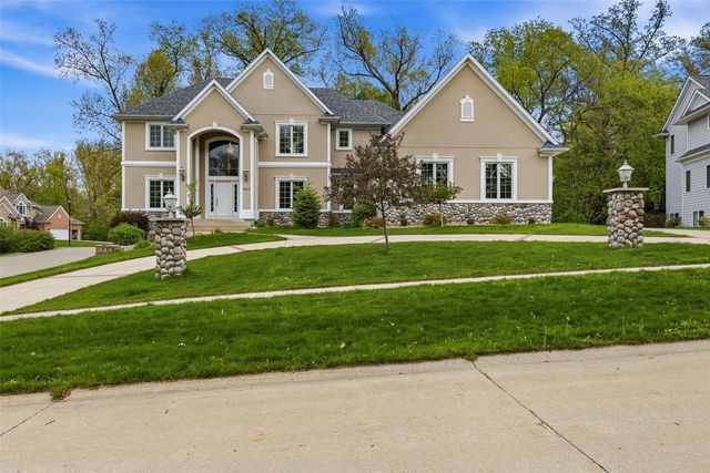 4402 Oak Leaf Court NE, Cedar Rapids, IA 52411