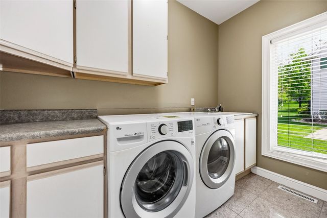 4402 Oak Leaf Court NE, Cedar Rapids, IA 52411