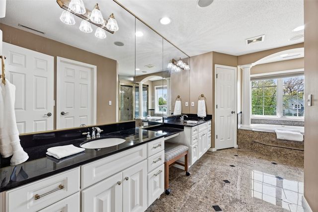4402 Oak Leaf Court NE, Cedar Rapids, IA 52411