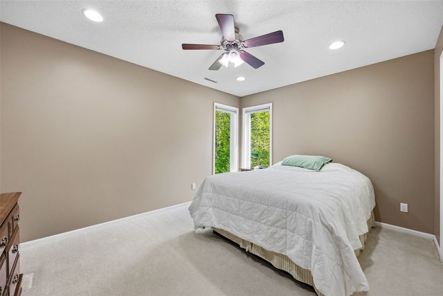 4402 Oak Leaf Court NE, Cedar Rapids, IA 52411