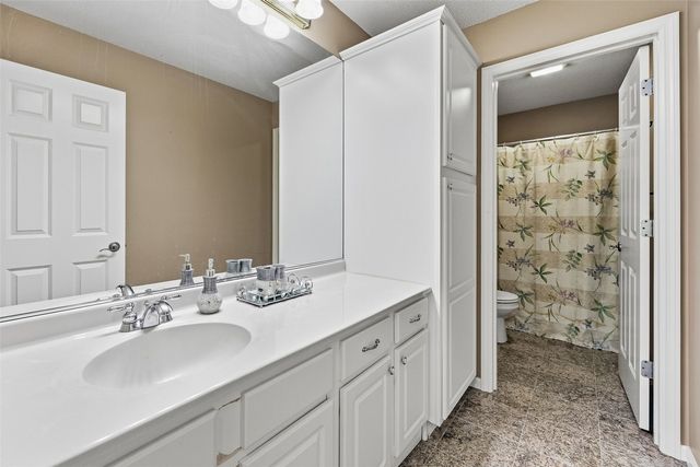 4402 Oak Leaf Court NE, Cedar Rapids, IA 52411