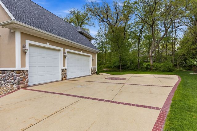 4402 Oak Leaf Court NE, Cedar Rapids, IA 52411
