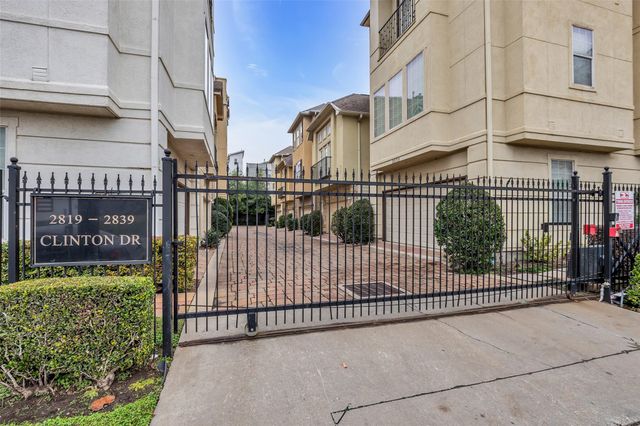 2835 Clinton Drive, Houston, TX 77020