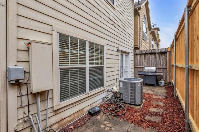 2835 Clinton Drive, Houston, TX 77020