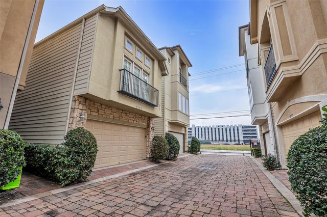 2835 Clinton Drive, Houston, TX 77020