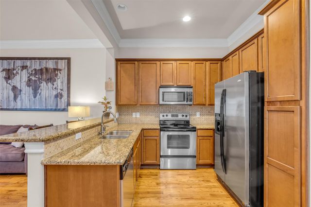 2835 Clinton Drive, Houston, TX 77020