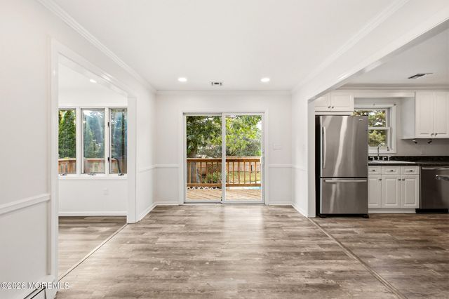 17 Ridgewood Drive, Toms River, NJ 08755