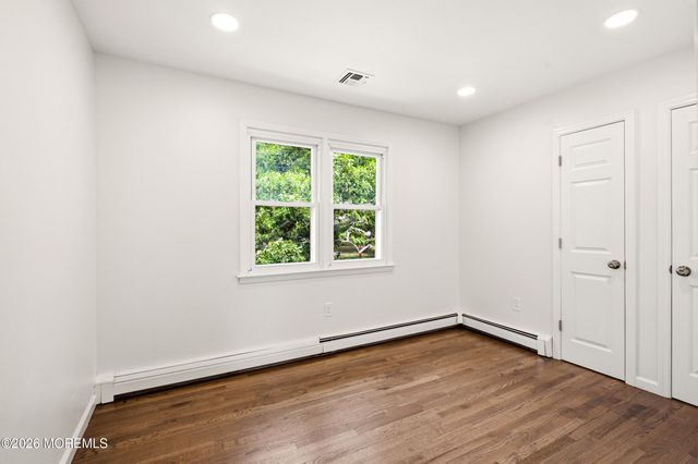 17 Ridgewood Drive, Toms River, NJ 08755